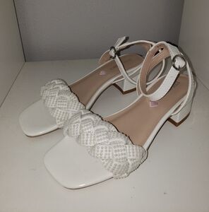 Youth Girls size 2 Steve Madden Heels